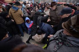 Catedrala mantuirii neamului a fost sfintita in cadrul unei slujbe oficiate, in romana, dar si in greaca mii de oameni au tinut sa fie prezenti, duminica dimineata, la slujba de sfintire. SfinÅ£irea Catedralei Mantuirii Neamului SlujbÄƒ Cu Imbranceli Si Oameni CÄƒlcaÅ£i In Picioare Ziarul Romanesc Uk È™tiri Pentru Romanii Din Marea Britanie
