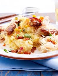Kartoffelbrei Mit Sauerkraut Und Bratwurst Ein Echter Klassiker Den Wir Fur Dieses Leckere Essen Mit Apfeln Im Puree Noch B Rezepte Leckeres Essen Bratwurst