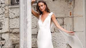 Hochzeitskleider maßgeschneidert vom schneider sind einfach etwas besonderes. Diese Pariser Marke Fertigt Ihr Massgeschneidertes Traum Brautkleid Zu Einem Bezahlbaren Preis Vogue Germany