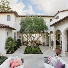 A La Jolla Home Becomes An Elegant Inviting Retreat Luxe Interiors Design Spanish Style Homes Mediterranean Homes Spanish House