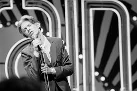 David Bowie performing on Soul Train - 1975 : r/OldSchoolCool