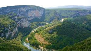 Bakgrundsbilder på skrivbordet till pc, surfplatta Med Kanot I Ardeche I Frankrike Och Pont D Arc Freedomtravel