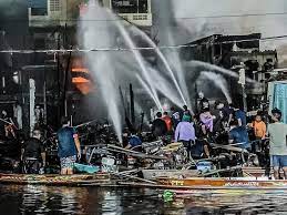 ไฟไหม้ตลาดร้อยปีบ้านแพ้ว วอดกว่า 10 คูหา ชาวบ้านร้านค้าหนีตายอลหม่าน. 6wbkvkaao5fhjm