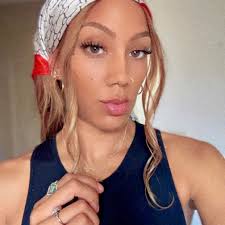 Pina Colada Smoothie with Strawberry drizzle and Guava cupcake flavor review