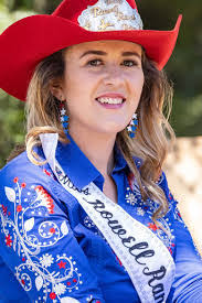 Beth Cutter's Instagram, Twitter & Facebook