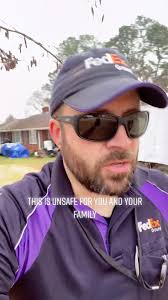 This is UNSAFE for you and your family. #fedexlife #fedex #deliverydriver  #ups #amazondriver #upsdriver #amazon #psa #firstresponders #safety