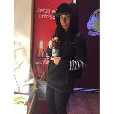 Zu den wichtigsten menschen in ihrem leben gehört definitiv auch ihre zweite bessere hälfte und schwester pati valpati. Shirin David On Twitter Was Zur Holle Melina Bevorzugt Eistee Lifewithmelina Woistmelina Woistdaswasser Http T Co Jkax8pdpd7