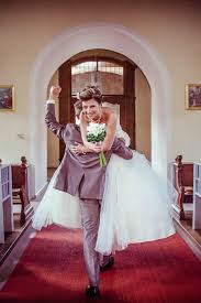 Maybe you would like to learn more about one of these? Dein Hochzeitstag So Kommst Du Gut Mit Brautkleid Durch Den Tag