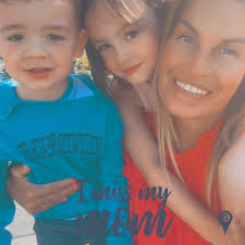 Carly Rinearson's Instagram, Twitter & Facebook