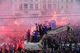 Der fc hansa rostock hat den aufstieg in die 2. 3 Liga Nach Aufstieg Von Hansa Rostock Brennende Barrikaden In Der Innenstadt Tag24