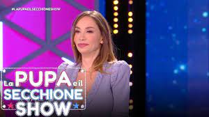 La Pupa e il Secchione Show - Malena è nuovamente Pupa per una sera -  YouTube
