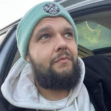 Does the Celebration Edition of Star Wars Battlefront 2 include pre-order  skins?