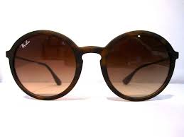 Les lunettes de soleil ray ban existent dans différents matériaux et couleurs qui vous garantiront robustesse, légèreté et élégance. Lunettes De Soleil Rondes Ray Ban Au Paradis Des Lunettes Au Paradis Des Lunettes