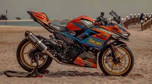 Motor yang terkeal tangguh dan memiliki konsumsi bahan bakar yang super irit ini merupakan salah satu motor bebek terbaik di jamannya. Warna Pelek Yang Cocok Untuk Motor Warna Hitam
