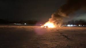 Players freely choose their starting point with their parachute, and aim to stay in the safe zone for as long as possible. Military Helicopter Crash Kills 3 In Upstate New York