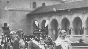 Regele ferdinand, principesa irina, elena, dany de hohenzolern, regina elisabeta a greciei şi carol principele moştenitor al româniei, 1923 (niv.document). Documentar 125 De Ani De La NaÈterea Reginei MamÄ Elena A Romaniei 3 Mai