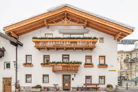 It offers apartments with a fully equipped kitchenette. Alpin Appartments Heidenberger Home Facebook