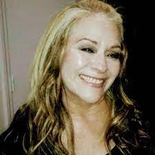 Alicia Dees's Instagram, Twitter & Facebook