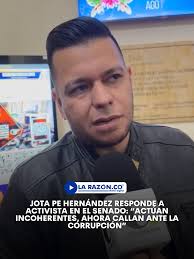 El senador Jota Pe Hernández arremetió contra un activista que lo confrontó  en el salón social del Senado, acusándolo de ser contratista del Gobierno y  de guardar silencio frente a los escándalos del ...
