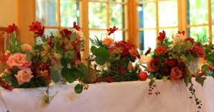 12月 赤い花で飾る一軒家のフレンチ 仏蘭西舎すいぎょく様へ 一会 ウエディングの花 ウエディング 結婚式 会場装花 赤い花