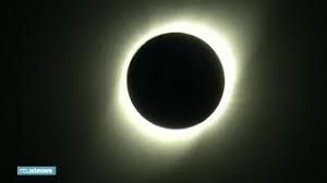 De maan schuift dan voor ongeveer 28 procent voor. Zonsverduistering Sterrenkids