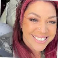 Jennifer Dewolf's Instagram, Twitter & Facebook