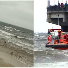 Chwilę przed godziną 00:00 dyżurny stanowiska kierowania komendanta powiatowego państwowej straży pożarnej w kamieniu pomorskim otrzymał zgłoszenie o zaginionej osobie, która miała znajdować się w morzu. Miedzyzdroje Szukaja 20 Latka Ktory Kapal Sie W Baltyku Tvn24