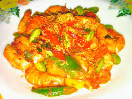 Tambahkan air, gula merah, kaldu jamur, ikan cue, biji nangka, tahu dan tempe. Yang Indonesia Banget Saat Berbuka Sambal Goreng Udang Petai Kompasiana Com