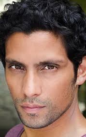 Splay veb-saytida mavjud filmlarda o'ynagan aktyorlar, rejissyorlar va  prodyuserlar