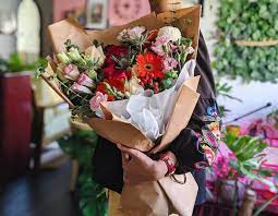 The fresh flowers bloomed so well on my wedding day and i appreciate that it was delivered in a vase with a cardboard box. 22 Florists In Singapore For Same Day Flower Delivery With Promo Codes