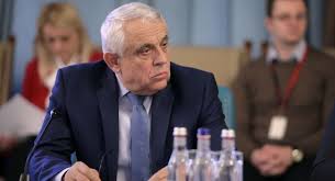 Ministrul propus pentru portofoliul agriculturii şi dezvoltării rurale, petre daea, îşi va începe programul de lucru la ora 6:30, şi va lucra până întrebat despre echipa cu care va lucra la minister şi dacă fostul secretar de stat daniel botănoiu se va regăsi în acea echipă, daea a precizat că nu va da. Nimeni Nu Se AÈ™tepta La Asta Ce Face Zilnic Ministrul Agriculturii Petre Daea