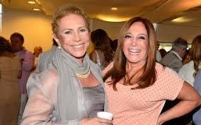 As atrizes vera holtz (à esq.) e arlete salles estão em nova série de miguel falabella imagem: Com Cabelo Curtinho Apos Tratamento Arlete Salles Fala De Trabalho Voltei Apaixonada Quem Quem News