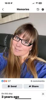 Hi everyone❄️🎄⛄️❄️🎄⛄️❄️🎄 I've been writing cards today. Second batch.  Going into the mail tomorrow. My broken leg is keeping me housebound so  this wonderful project has been keeping me busy. My gorgeous