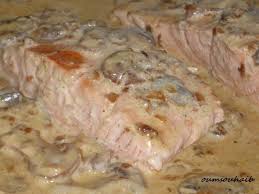 Pavé de saumon à la crème de vin blanc. Paves De Saumon Creme Fraiche Et Champignon Recette Par Sarah
