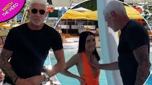 According to our records, wayne lineker is possibly single. Wayne Lineker Posts Cringe Ad For Young Girlfriend Who Can Cook And Give Up Job For Him Mirror Online