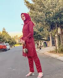 Gamis gaun pesta brokat kombinasi batik modern merah maroon. 30 Model Kebaya Merah Maroon Inspirasi Terbaik 2020 Bergaya