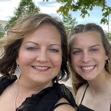 Lorie Brady's Instagram, Twitter & Facebook