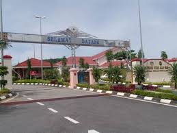 Universiti sultan azlan shah (usas), dahulu dikenali sebagai kolej universiti islam sultan azlan shah (kuisas) merupakan salah sebuah universiti swasta milik penuh kerajaan perak di malaysia. Politeknik Sultan Azlan Shah Behrang Perak Startseite Facebook