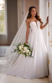 Kaufen sie die besten brautkleider 2021 online bei irenekleider.de. Einfaches Tragerloses Satin Brautkleid Stella York Wedding Dresses