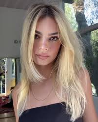 Pin By Fashion To Max On Emily Ratajkowski In 2020 Emily Ratajkowski Blonde Hair Color Blonde
