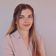 Elsa Bray's Instagram, Twitter & Facebook