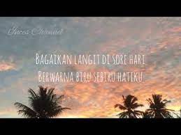 Lirik Bagaikan Langit Disore Hari Berwarna Biru Sebiru Hatiku Cover Karin Inces Youtube Langit Biru Warna