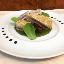 Aggiungi sale, pepe, olio e copri il tutto con il composto di patate. Tonno In Crosta Di Sesamo Su Salsa Al Basilico E Patate Picture Of Ristorante Pizzeria Mammato Magenta Tripadvisor
