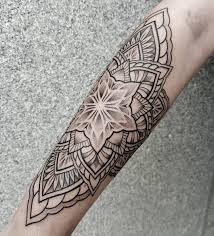 Mandala tattoo neck design for women image source: Jakabtattoo Sleeve Tattoos Dot Work Mandala Tattoo Mandala Tattoo Design