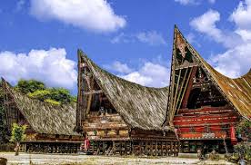 Salah satu tempat untuk melihat rumah adat batak simalungun adalah di kota pematang siantar. 5 Rumah Adat Sumatera Utara Beserta Nama Dan Gambarnya