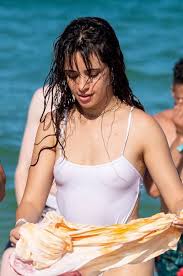 See more ideas about camila cabello, fifth harmony, camila and lauren. El Sexy Trikini Que Uso Camila Cabello Para Mostrar Sus Curvas
