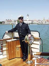 Kapitan Auf Dem Raddampfer Hohentwiel Eine Schifffahrt Auf Einem Historischen Dampfer Uber Den Bodensee Die Hohentwiel Kann Bodensee Lindau Bodensee Bregenz
