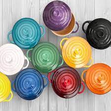 Die mini cocotte hat einen durchmesser von 10 cm und einen inhalt von rund 200 ml. Le Creuset Gift Under 25 Fn Dish Behind The Scenes Food Trends And Best Recipes Food Network Food Network