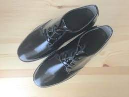 大人男子は革靴をアップデートせよ guフラットソールダービーシューズは攻守最強 ドレスシューズ メンズ 革靴 革靴 メンズ