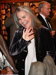 Her relationship with prince andrew. Prince Andrew S Ex Koo Stark Attends Book Launch In London Daily Mail Online